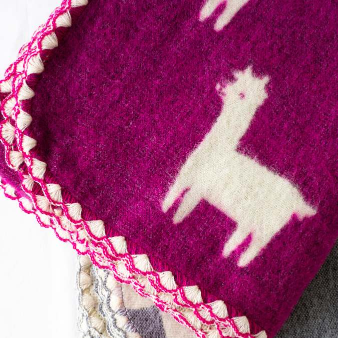 Cobija Llamas Fucsia